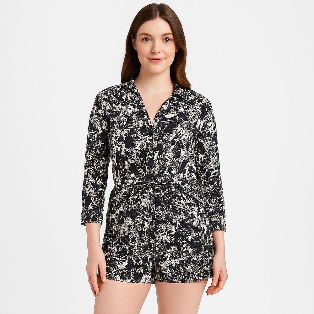 AKIRA Women’s Black & White Floral Romper Size S